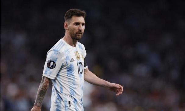 快递阿姨进校收包裹被拦：凭什么不能为